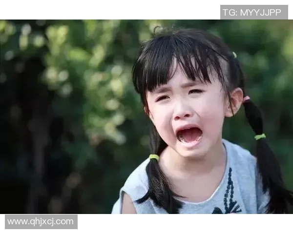 足球明星被小孩当众批评引发热议视频曝光引发网友热议